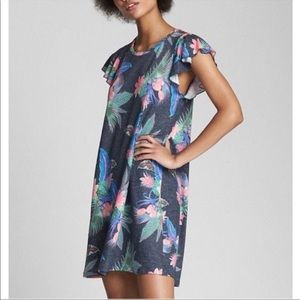 Flutter sleeve dress